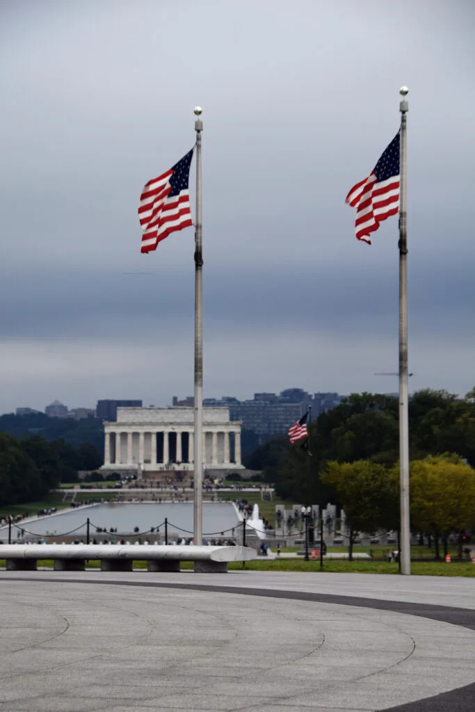 Im Hintergrund das Lincoln Memorial