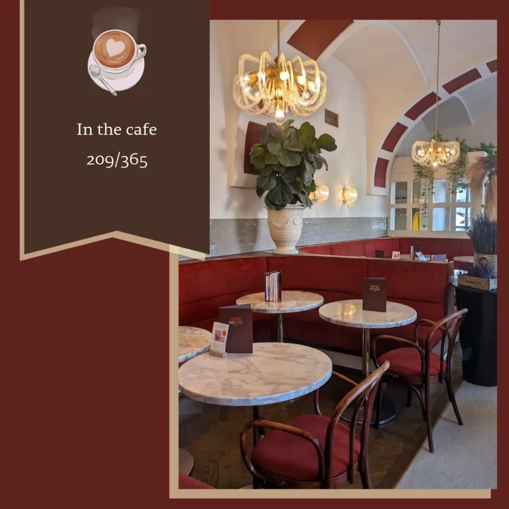Lexe · In the cafe: Ich habe kein Lieblingscafé, deswegen ein unspektakuläres Foto von unserem Besuch im Kaffee Weitzer. In Graz gibt es einige nette Cafés.