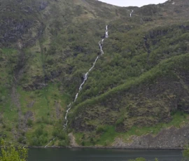 Foto aus „Die E10 im Regen: Von mystischen Momenten, Dauerbaustellen und Fiskekaker-Burgern vom Assistenzsystem“