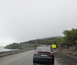Foto aus „Die E10 im Regen: Von mystischen Momenten, Dauerbaustellen und Fiskekaker-Burgern vom Assistenzsystem“