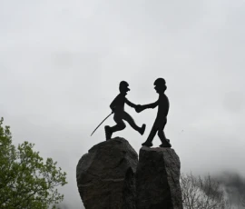 Foto aus „Die E10 im Regen: Von mystischen Momenten, Dauerbaustellen und Fiskekaker-Burgern vom Assistenzsystem“