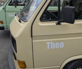 Foto aus „Tunnel-Terror, Zimtschnecken-Deal & arktische Surfer: Reine(s) Gefühlschaos auf dem Weg nach Å“