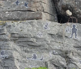 Foto aus „Tunnel-Terror, Zimtschnecken-Deal & arktische Surfer: Reine(s) Gefühlschaos auf dem Weg nach Å“