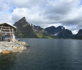 Foto aus „Hey Wickie, Auge in Auge mit dem Drachen und das Panorama-Paradoxon: Sind wir im Liliput-Haus die Aussicht oder haben wir sie?“