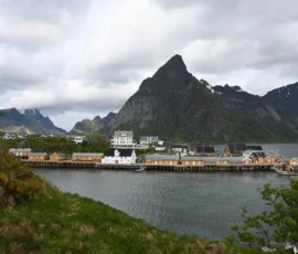 Foto aus „Hey Wickie, Auge in Auge mit dem Drachen und das Panorama-Paradoxon: Sind wir im Liliput-Haus die Aussicht oder haben wir sie?“