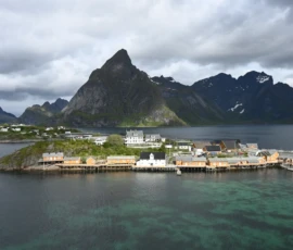 Foto aus „Hey Wickie, Auge in Auge mit dem Drachen und das Panorama-Paradoxon: Sind wir im Liliput-Haus die Aussicht oder haben wir sie?“