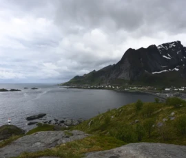 Foto aus „Hey Wickie, Auge in Auge mit dem Drachen und das Panorama-Paradoxon: Sind wir im Liliput-Haus die Aussicht oder haben wir sie?“