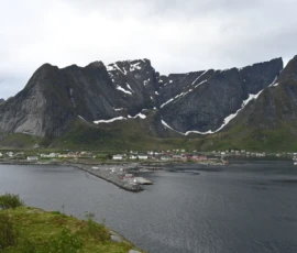 Foto aus „Hey Wickie, Auge in Auge mit dem Drachen und das Panorama-Paradoxon: Sind wir im Liliput-Haus die Aussicht oder haben wir sie?“