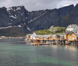 Foto aus „Hey Wickie, Auge in Auge mit dem Drachen und das Panorama-Paradoxon: Sind wir im Liliput-Haus die Aussicht oder haben wir sie?“