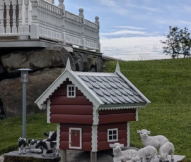 Foto aus „Hey Wickie, Auge in Auge mit dem Drachen und das Panorama-Paradoxon: Sind wir im Liliput-Haus die Aussicht oder haben wir sie?“