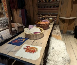 Foto aus „Hey Wickie, Auge in Auge mit dem Drachen und das Panorama-Paradoxon: Sind wir im Liliput-Haus die Aussicht oder haben wir sie?“