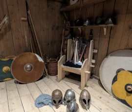 Foto aus „Hey Wickie, Auge in Auge mit dem Drachen und das Panorama-Paradoxon: Sind wir im Liliput-Haus die Aussicht oder haben wir sie?“