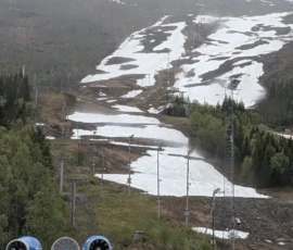 Foto aus „Schneeregen, Schotterwege, Schlafmangel: Grüße aus dem WM-Skigebiet 2029!“