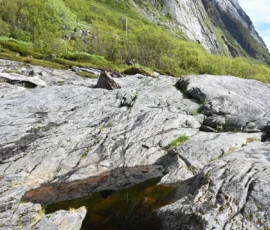 Foto aus „Der Spion, der das Rentier traf: Unser Weg über das Teufelsgebiss ins Bond-Schurkenversteck“