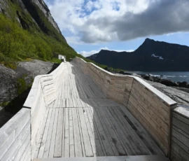 Foto aus „Der Spion, der das Rentier traf: Unser Weg über das Teufelsgebiss ins Bond-Schurkenversteck“