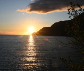 Foto aus „Husøy um Mitternacht: Warum James Bond auf dieser Schurkeninsel eine Sonnenbrille braucht“