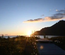 Foto aus „Husøy um Mitternacht: Warum James Bond auf dieser Schurkeninsel eine Sonnenbrille braucht“