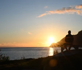 Foto aus „Husøy um Mitternacht: Warum James Bond auf dieser Schurkeninsel eine Sonnenbrille braucht“