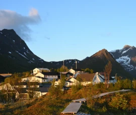 Foto aus „Husøy um Mitternacht: Warum James Bond auf dieser Schurkeninsel eine Sonnenbrille braucht“