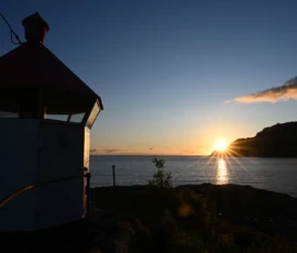 Foto aus „Husøy um Mitternacht: Warum James Bond auf dieser Schurkeninsel eine Sonnenbrille braucht“