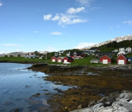 Foto aus „„Liebesgrüße vom Fjellheisen: Leben und sterben lassen in der Gondel“ und „Moxy-Royale: Ein Quantum Postkarten-Hoffnung““
