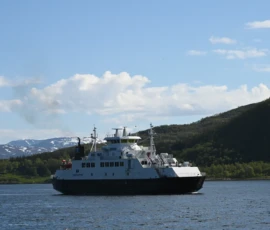 Foto aus „„Liebesgrüße vom Fjellheisen: Leben und sterben lassen in der Gondel“ und „Moxy-Royale: Ein Quantum Postkarten-Hoffnung““