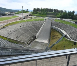 Foto aus „Zwischen Höhenflug am Holmenkollen und Paris-Panik in Oslo: Das Doppelrot- und Klinken-Mysterium“