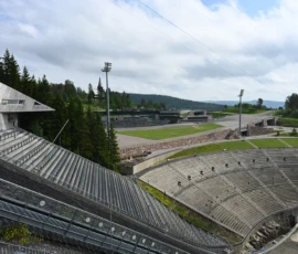Foto aus „Zwischen Höhenflug am Holmenkollen und Paris-Panik in Oslo: Das Doppelrot- und Klinken-Mysterium“