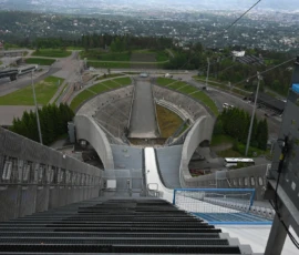 Foto aus „Zwischen Höhenflug am Holmenkollen und Paris-Panik in Oslo: Das Doppelrot- und Klinken-Mysterium“