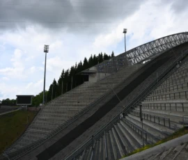 Foto aus „Zwischen Höhenflug am Holmenkollen und Paris-Panik in Oslo: Das Doppelrot- und Klinken-Mysterium“