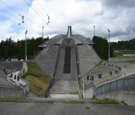 Foto aus „Zwischen Höhenflug am Holmenkollen und Paris-Panik in Oslo: Das Doppelrot- und Klinken-Mysterium“