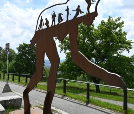 Foto aus „Zwischen Höhenflug am Holmenkollen und Paris-Panik in Oslo: Das Doppelrot- und Klinken-Mysterium“