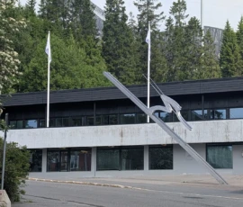 Foto aus „Zwischen Höhenflug am Holmenkollen und Paris-Panik in Oslo: Das Doppelrot- und Klinken-Mysterium“