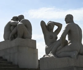 Foto aus „Zwischen Höhenflug am Holmenkollen und Paris-Panik in Oslo: Das Doppelrot- und Klinken-Mysterium“