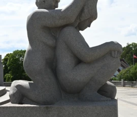 Foto aus „Zwischen Höhenflug am Holmenkollen und Paris-Panik in Oslo: Das Doppelrot- und Klinken-Mysterium“