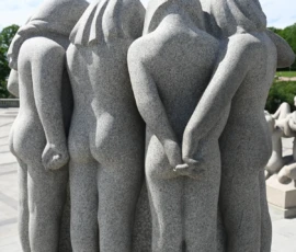 Foto aus „Zwischen Höhenflug am Holmenkollen und Paris-Panik in Oslo: Das Doppelrot- und Klinken-Mysterium“