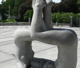 Foto aus „Zwischen Höhenflug am Holmenkollen und Paris-Panik in Oslo: Das Doppelrot- und Klinken-Mysterium“