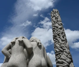 Foto aus „Zwischen Höhenflug am Holmenkollen und Paris-Panik in Oslo: Das Doppelrot- und Klinken-Mysterium“