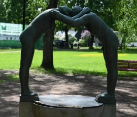 Foto aus „Zwischen Höhenflug am Holmenkollen und Paris-Panik in Oslo: Das Doppelrot- und Klinken-Mysterium“