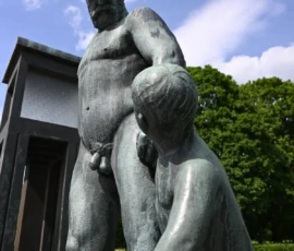 Foto aus „Zwischen Höhenflug am Holmenkollen und Paris-Panik in Oslo: Das Doppelrot- und Klinken-Mysterium“