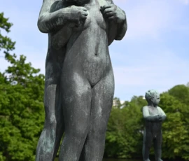Foto aus „Zwischen Höhenflug am Holmenkollen und Paris-Panik in Oslo: Das Doppelrot- und Klinken-Mysterium“