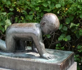 Foto aus „Zwischen Höhenflug am Holmenkollen und Paris-Panik in Oslo: Das Doppelrot- und Klinken-Mysterium“