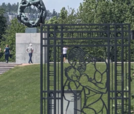 Foto aus „Zwischen Höhenflug am Holmenkollen und Paris-Panik in Oslo: Das Doppelrot- und Klinken-Mysterium“